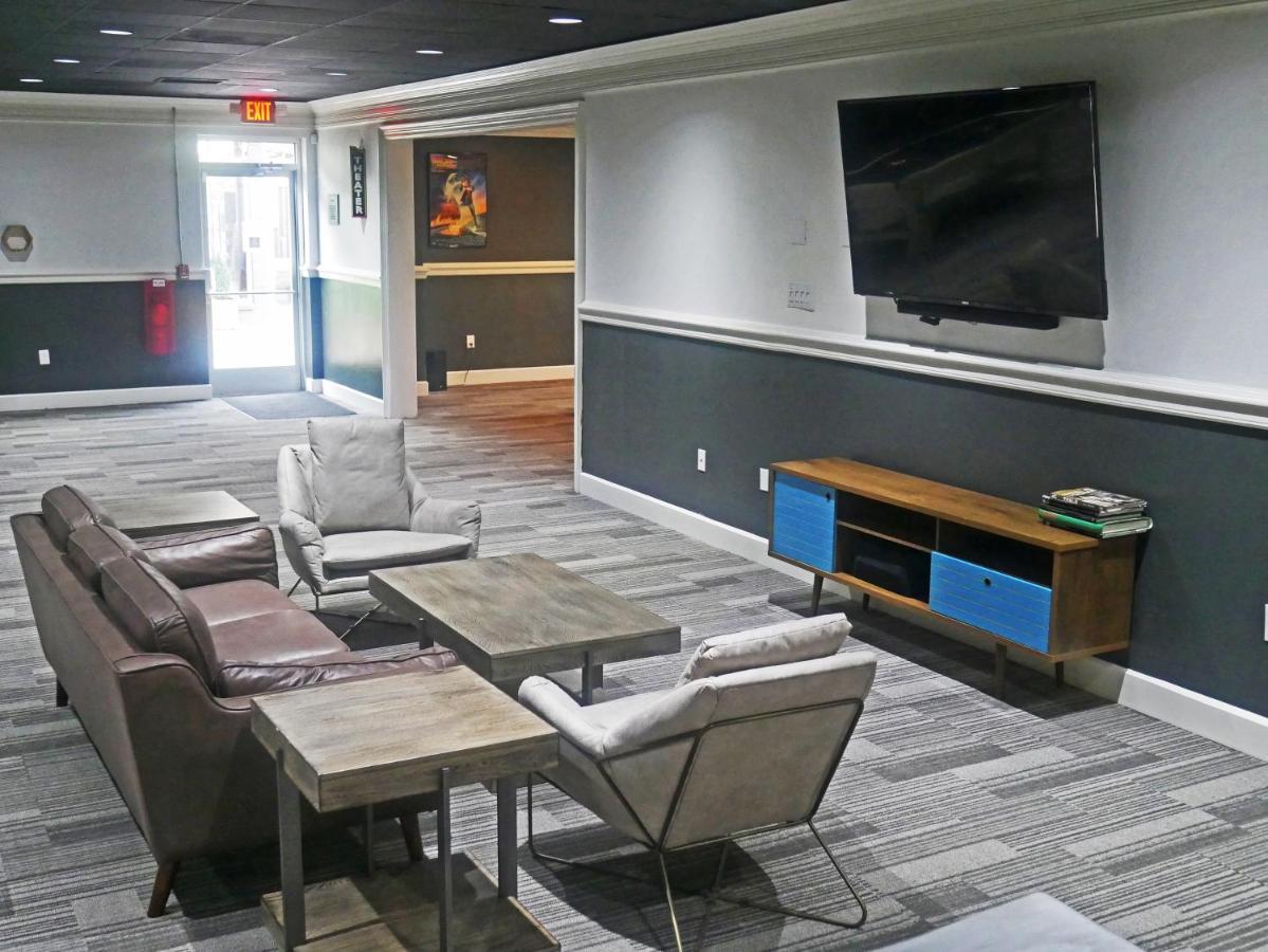 Hillside Crossing Hotel