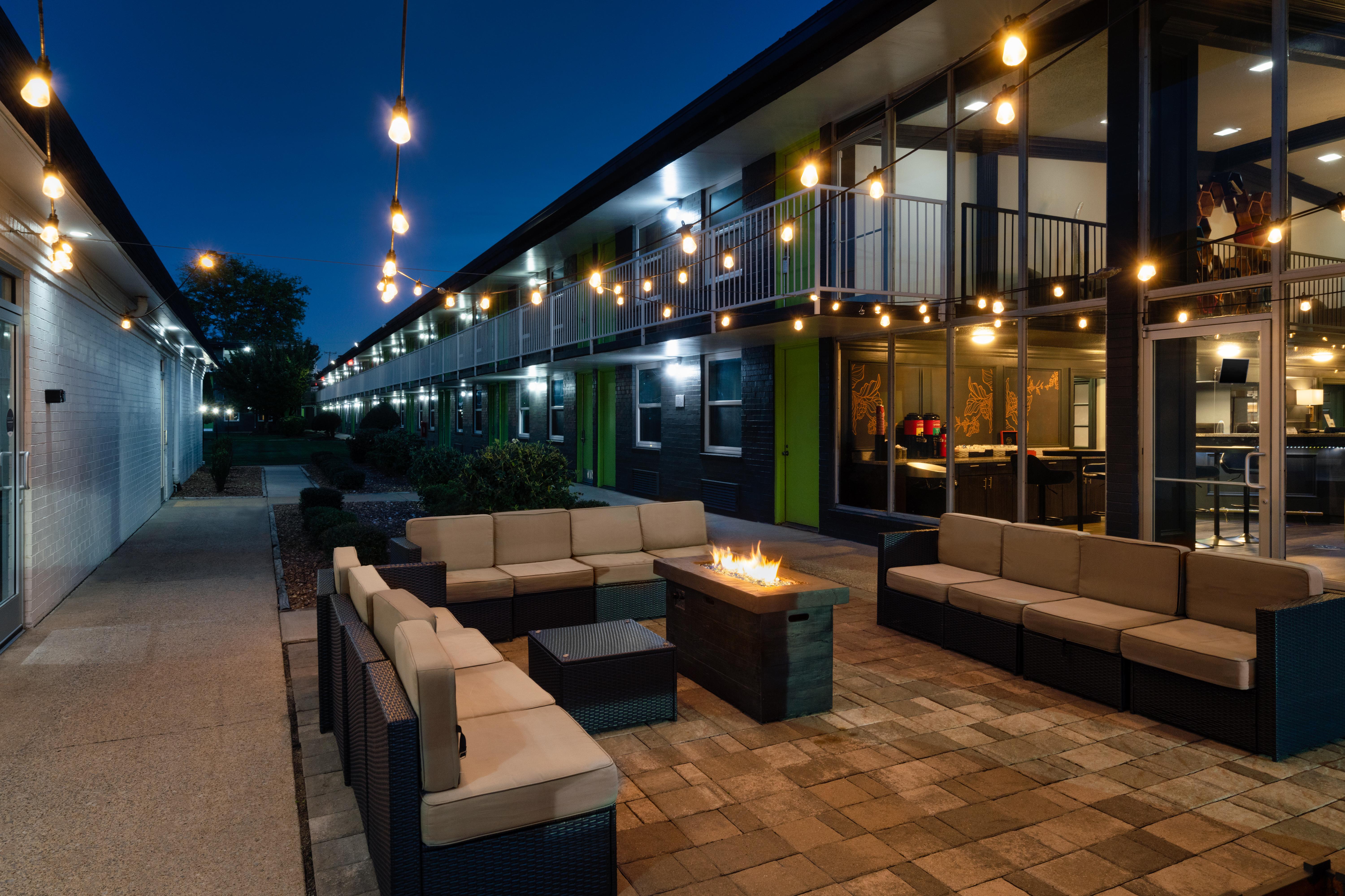 Hillside Crossing Hotel