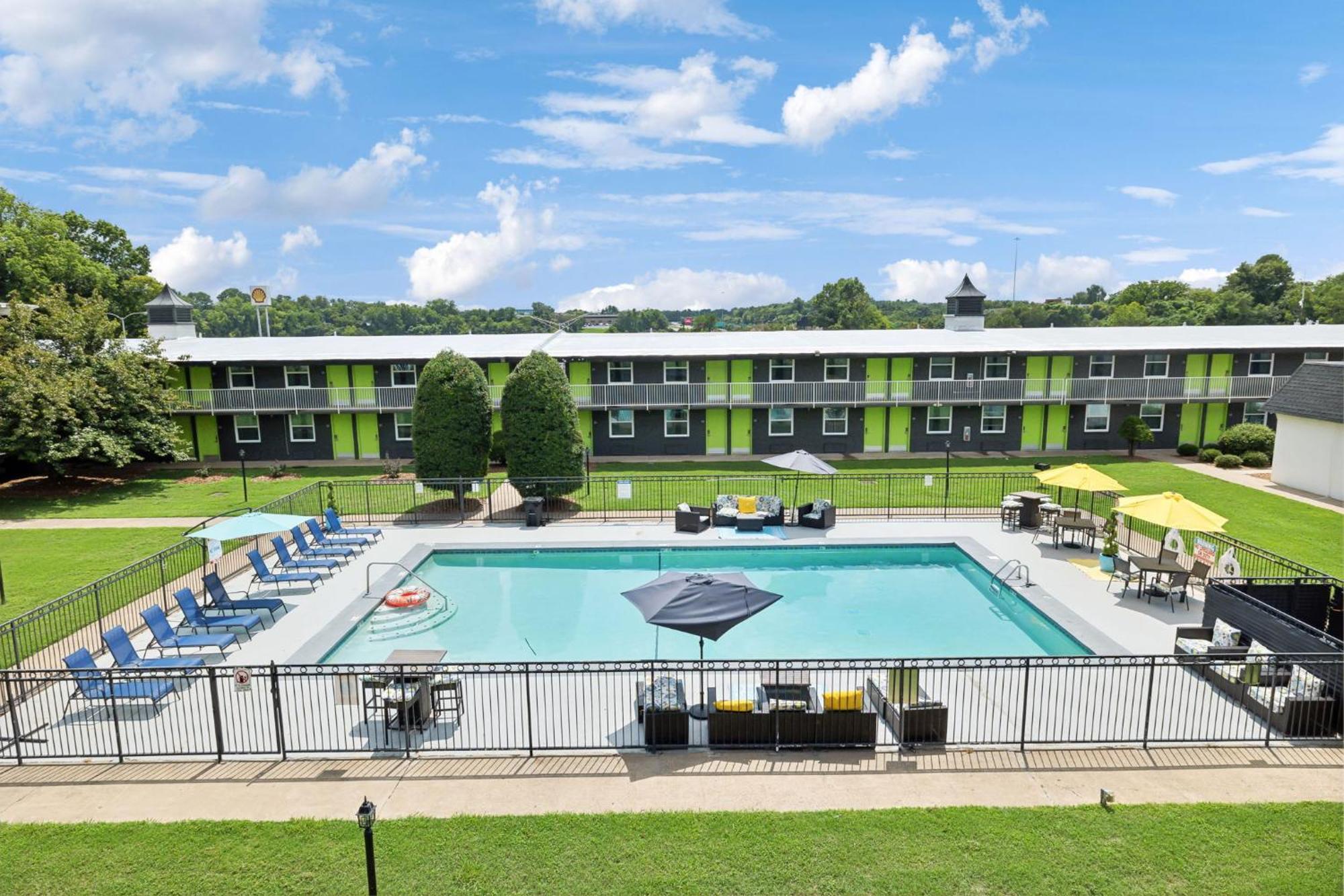Hillside Crossing Hotel 3*